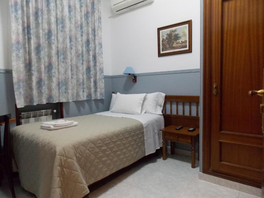 Hostal Dulcinea Madrid Exteriör bild