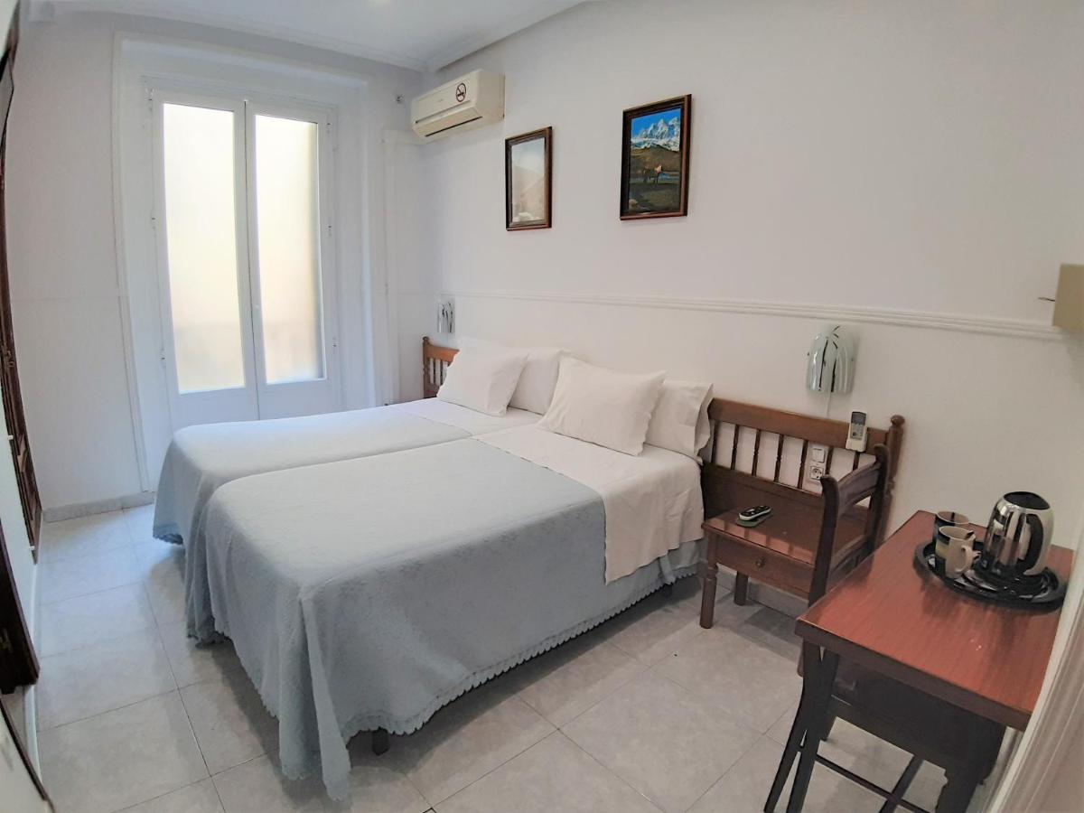 Hostal Dulcinea Madrid Exteriör bild